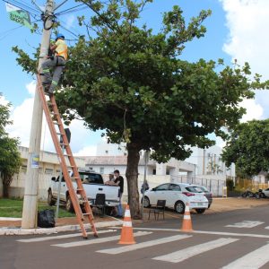 Prefeitura realiza nova fase na instalação das câmeras de vídeo monitoramento inserção de fibra ótica Prefeitura realiza nova fase na instalação das câmeras de vídeo monitoramento inserção de fibra ótica