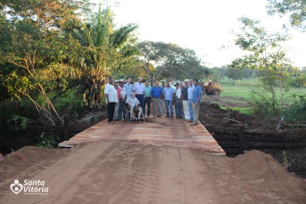 Prefeitura constrói ponte sobre o Córrego do Tatu