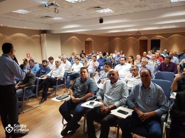 Prefeito, Vice e Diretor participam de lançamento de crédito para Infraestrutura e Saneamento no município na Superintendência da CEF