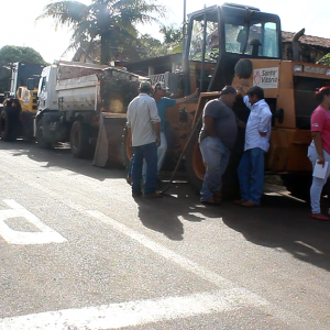 Prefeitura de Santa Vitória inicia Mutirão Contra a Dengue (1) Prefeitura de Santa Vitória inicia Mutirão Contra a Dengue (1)