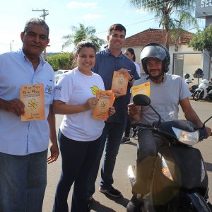 CMDCA e Secretaria De Desenvolvimento Social promovem blitz educativa no lançamento da Campanha de Combate ao Abuso e Exploração Sexual de Crianças e Adolescentes (12) CMDCA e Secretaria De Desenvolvimento Social promovem blitz educativa no lançamento da Campanha de Combate ao Abuso e Exploração Sexual de Crianças e Adolescentes (12)