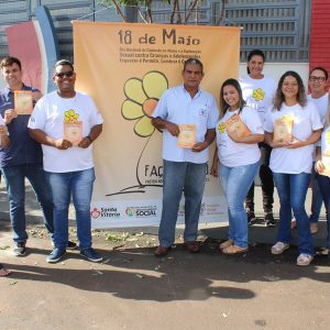 CMDCA e Secretaria De Desenvolvimento Social promovem blitz educativa no lançamento da Campanha de Combate ao Abuso e Exploração Sexual de Crianças e Adolescentes (13) CMDCA e Secretaria De Desenvolvimento Social promovem blitz educativa no lançamento da Campanha de Combate ao Abuso e Exploração Sexual de Crianças e Adolescentes (13)