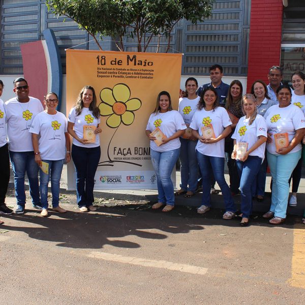CMDCA e Secretaria De Desenvolvimento Social promovem blitz educativa no lançamento da Campanha de Combate ao Abuso e Exploração Sexual de Crianças e Adolescentes (2) CMDCA e Secretaria De Desenvolvimento Social promovem blitz educativa no lançamento da Campanha de Combate ao Abuso e Exploração Sexual de Crianças e Adolescentes (2)