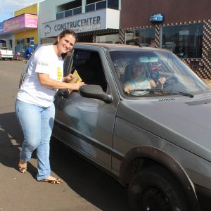 CMDCA e Secretaria De Desenvolvimento Social promovem blitz educativa no lançamento da Campanha de Combate ao Abuso e Exploração Sexual de Crianças e Adolescentes (7) CMDCA e Secretaria De Desenvolvimento Social promovem blitz educativa no lançamento da Campanha de Combate ao Abuso e Exploração Sexual de Crianças e Adolescentes (7)