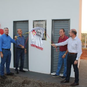 Especialista Ambiental da SVAA Marat Guedes Barreiro Junior, prefeito Salim Curi, vice-prefeito Renato José de Paula e Diretor Geral da SVAA, Al Especialista Ambiental da SVAA Marat Guedes Barreiro Junior, prefeito Salim Curi, vice-prefeito Renato José de Paula e Diretor Geral da SVAA, Al
