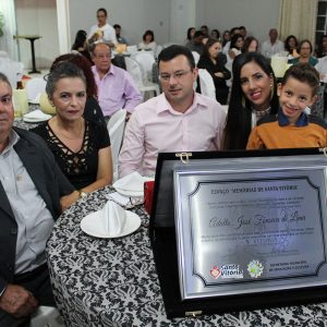Gratidão e reconhecimento marcam homenagem aos ex-prefeitos de Santa Vitória (105) Gratidão e reconhecimento marcam homenagem aos ex-prefeitos de Santa Vitória (105)