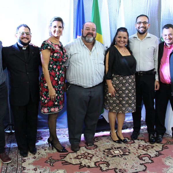 Gratidão e reconhecimento marcam homenagem aos ex-prefeitos de Santa Vitória (2) Gratidão e reconhecimento marcam homenagem aos ex-prefeitos de Santa Vitória (2)