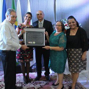 Gratidão e reconhecimento marcam homenagem aos ex-prefeitos de Santa Vitória (58) Gratidão e reconhecimento marcam homenagem aos ex-prefeitos de Santa Vitória (58)
