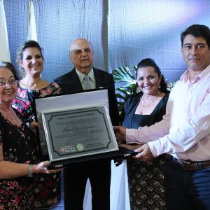 Gratidão e reconhecimento marcam homenagem aos ex-prefeitos de Santa Vitória (81) Gratidão e reconhecimento marcam homenagem aos ex-prefeitos de Santa Vitória (81)