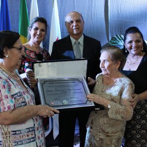 Gratidão e reconhecimento marcam homenagem aos ex-prefeitos de Santa Vitória (83) Gratidão e reconhecimento marcam homenagem aos ex-prefeitos de Santa Vitória (83)