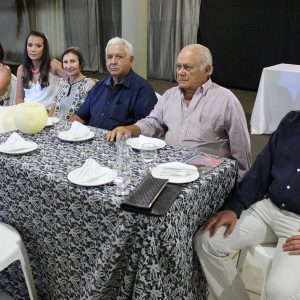 Gratidão e reconhecimento marcam homenagem aos ex-prefeitos de Santa Vitória (97) Gratidão e reconhecimento marcam homenagem aos ex-prefeitos de Santa Vitória (97)
