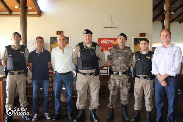 Líderes do Executivo participam de almoço de confraternização da PM, oferecido pela prefeitura de Santa Vitória