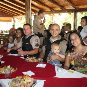 Líderes do Executivo participam de almoço de confraternização da PM, oferecido pela prefeitura de Santa Vitória (13)