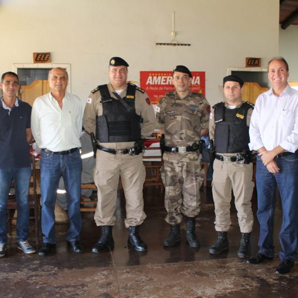 Líderes do Executivo participam de almoço de confraternização da PM, oferecido pela prefeitura de Santa Vitória (2)