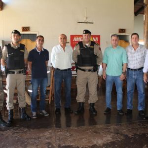 Líderes do Executivo participam de almoço de confraternização da PM, oferecido pela prefeitura de Santa Vitória (3)