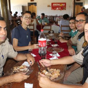 Líderes do Executivo participam de almoço de confraternização da PM, oferecido pela prefeitura de Santa Vitória (4)