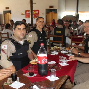 Líderes do Executivo participam de almoço de confraternização da PM, oferecido pela prefeitura de Santa Vitória (5)