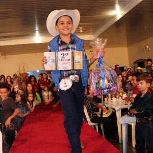 Prefeito Salim Curi prestigia o Concurso Garoto e Garota Exposanta 2019 (21)