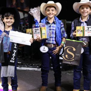 Prefeito Salim Curi prestigia o Concurso Garoto e Garota Exposanta 2019 (25)