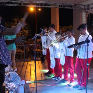 Prefeitura promove grande festa do trabalhador na Praça (10)