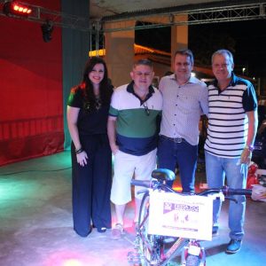 Prefeitura promove grande festa do trabalhador na Praça (109)