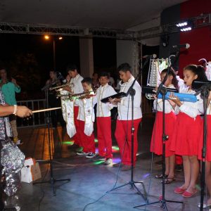 Prefeitura promove grande festa do trabalhador na Praça (11)