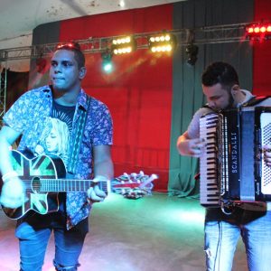 Prefeitura promove grande festa do trabalhador na Praça (119)