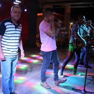 Prefeitura promove grande festa do trabalhador na Praça (122)