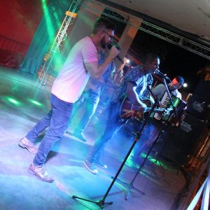 Prefeitura promove grande festa do trabalhador na Praça (130)