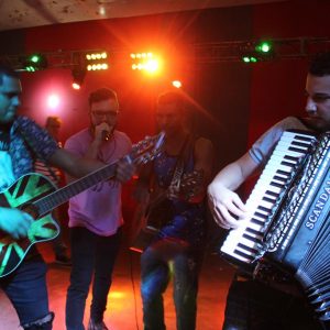 Prefeitura promove grande festa do trabalhador na Praça (137)