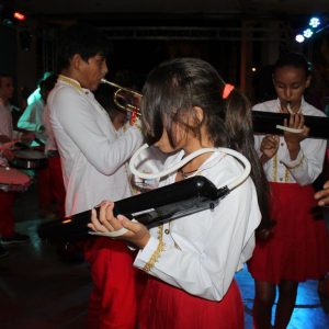 Prefeitura promove grande festa do trabalhador na Praça (16)