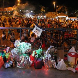 Prefeitura promove grande festa do trabalhador na Praça (20)