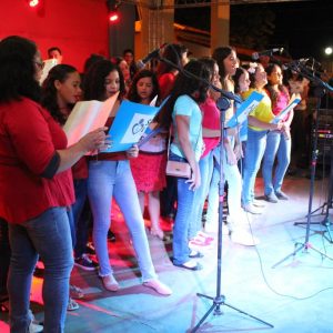 Prefeitura promove grande festa do trabalhador na Praça (24)