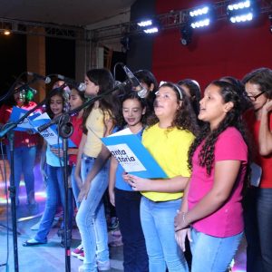 Prefeitura promove grande festa do trabalhador na Praça (28)