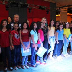 Prefeitura promove grande festa do trabalhador na Praça (33)