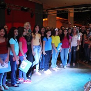 Prefeitura promove grande festa do trabalhador na Praça (34)