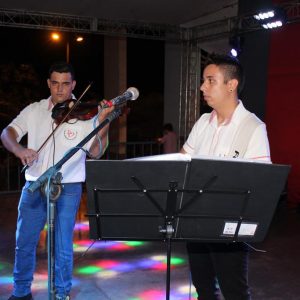 Prefeitura promove grande festa do trabalhador na Praça (35)