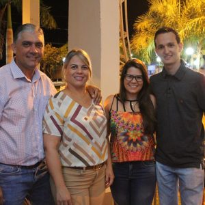 Prefeitura promove grande festa do trabalhador na Praça (36)
