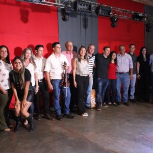 Prefeitura promove grande festa do trabalhador na Praça (43)