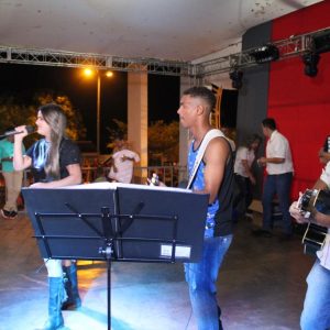 Prefeitura promove grande festa do trabalhador na Praça (44)