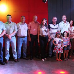 Prefeitura promove grande festa do trabalhador na Praça (54)