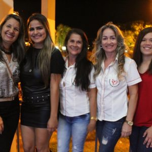 Prefeitura promove grande festa do trabalhador na Praça (55)
