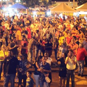 Prefeitura promove grande festa do trabalhador na Praça (62)