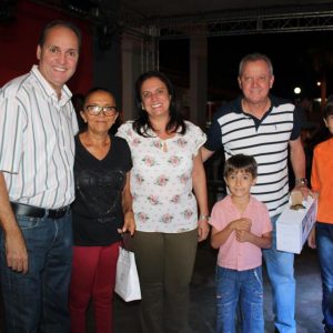 Prefeitura promove grande festa do trabalhador na Praça (71)