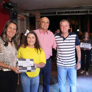 Prefeitura promove grande festa do trabalhador na Praça (80)