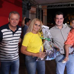 Prefeitura promove grande festa do trabalhador na Praça (82)