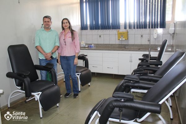 Com recursos próprios, Prefeitura de Santa Vitória adquire poltronas hospitalares para o Pronto Atendimento