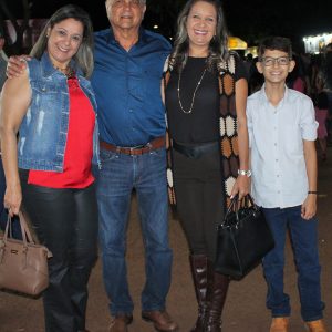 Diego e Victor Hugo fizeram show de encerramento da 39ª Exposanta (11) Diego e Victor Hugo fizeram show de encerramento da 39ª Exposanta (11)