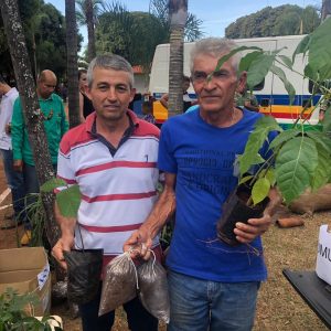 Doações de mudas nativas e demonstração de animais silvestres empalhados marcam o início da Semana do Meio Ambiente (17)