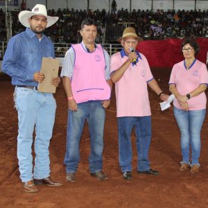 Final do rodeio em touros atrai milhares de pessoas (42)